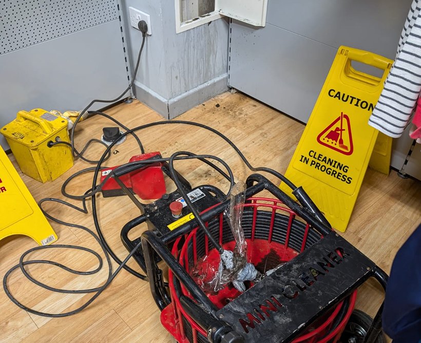 Bad Smells & Gurgling Inside the House – Early Signs of a Blocked Drain